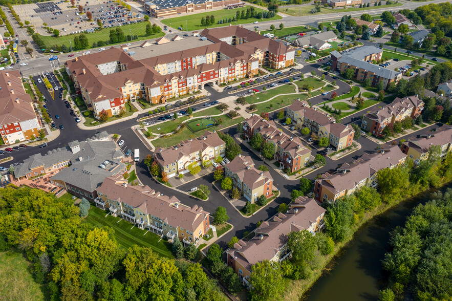 10225 City Walk Dr, Woodbury, MN à louer - Photo de l’immeuble – Image 3 sur 9