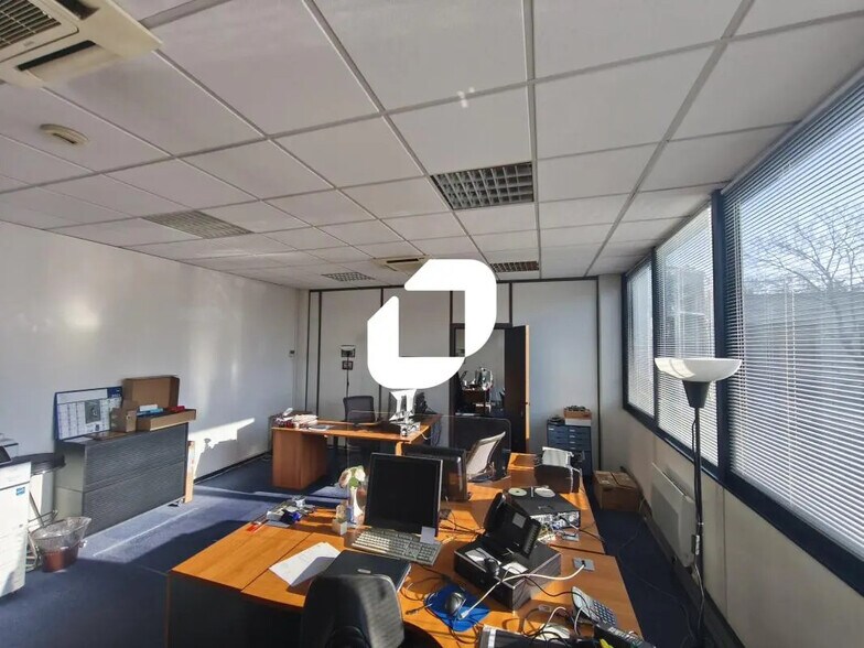 Bureau dans Créteil à louer - Photo de l’immeuble – Image 3 sur 10