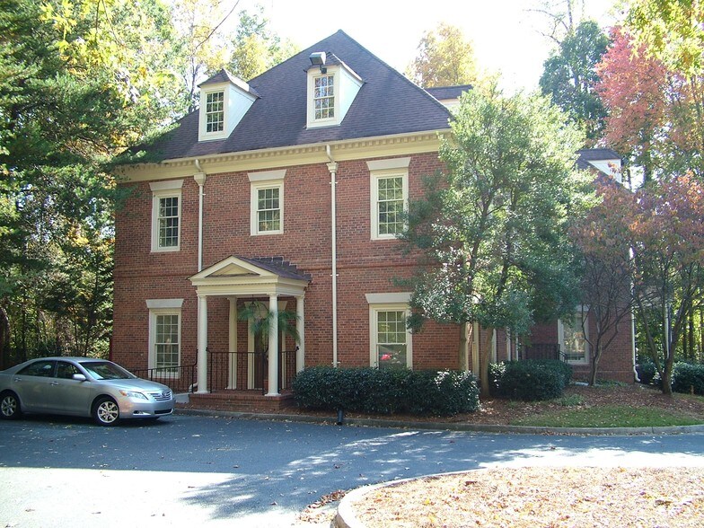 6111 Peachtree Dunwoody Rd NE, Atlanta, GA à louer - Photo de l’immeuble – Image 2 sur 21