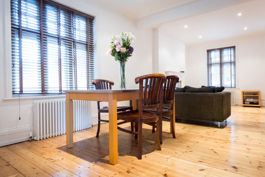 45 Turner St, Londres à vendre - Photo de l’immeuble – Image 3 sur 19