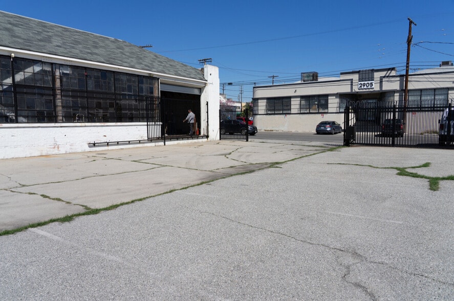 2900 E 11th St, Los Angeles, CA à louer - Photo de l’immeuble – Image 2 sur 18