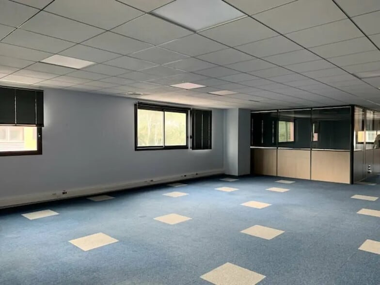 Bureau dans Sorgues à louer - Photo de l’immeuble – Image 1 sur 10