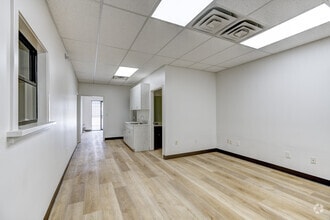 5829 W Sam Houston Pky N, Houston, TX à louer Photo intérieure– Image 2 sur 3