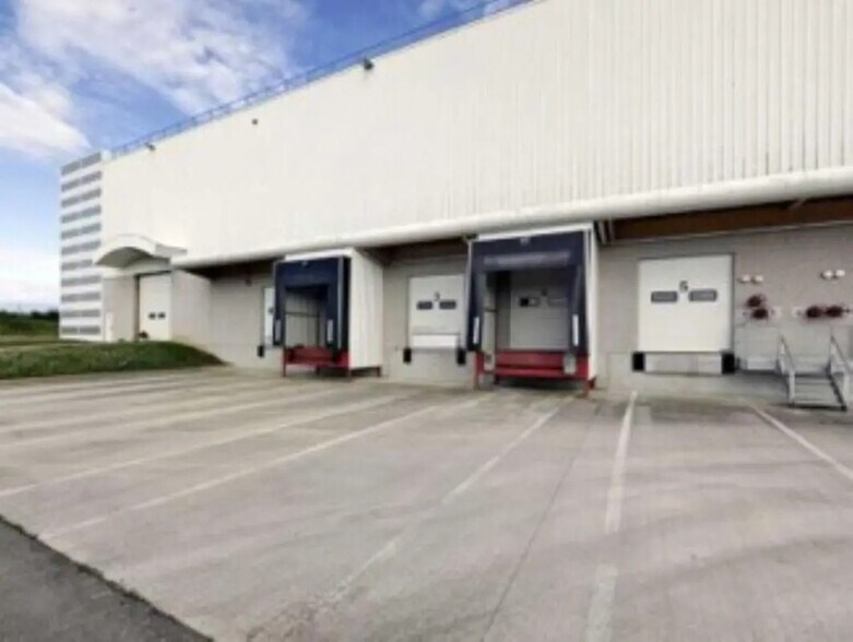 Bureau dans Savigny-sur-Clairis à louer - Photo de l’immeuble – Image 3 sur 12