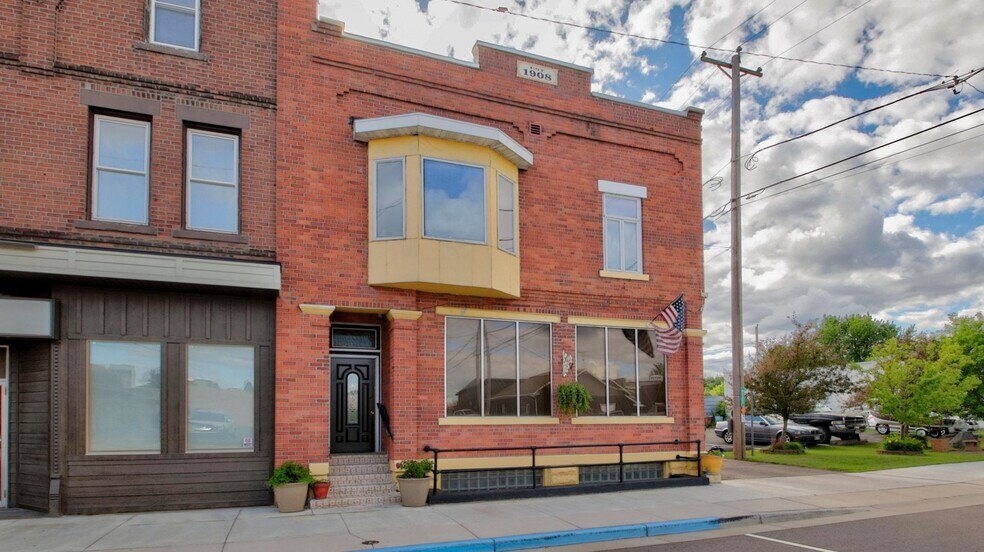 110 W 2nd St N, Ladysmith, WI à vendre - Photo de l’immeuble – Image 1 sur 42