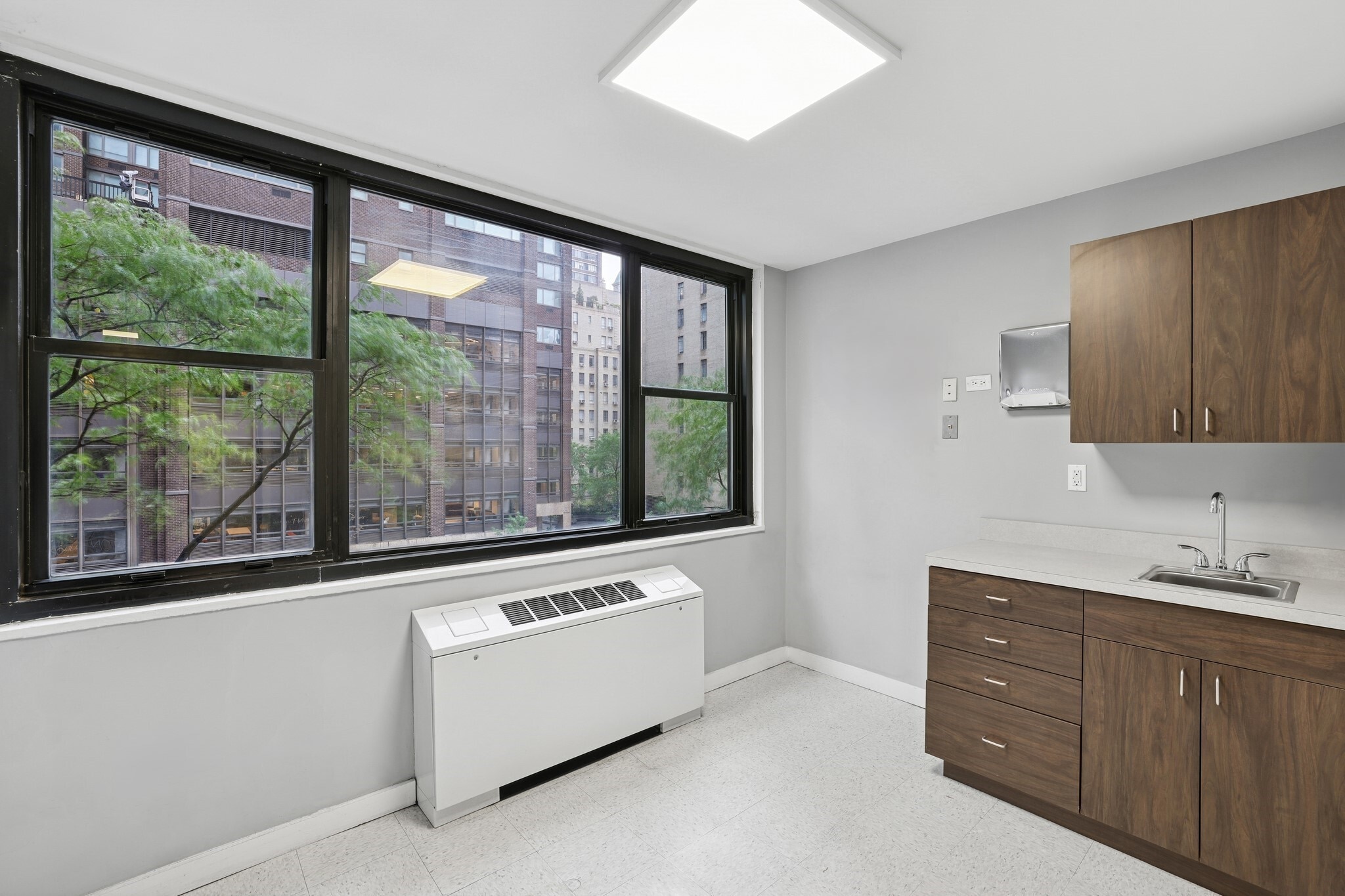 330 W 58th St, New York, NY à louer Photo intérieure– Image 1 sur 9