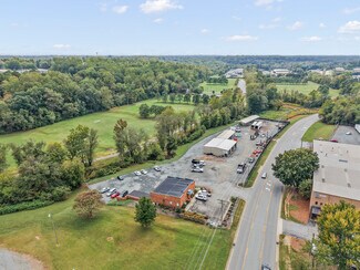 Plus de détails pour 4715 Bethania Station Rd, Winston-Salem, NC - Local d’activités à vendre