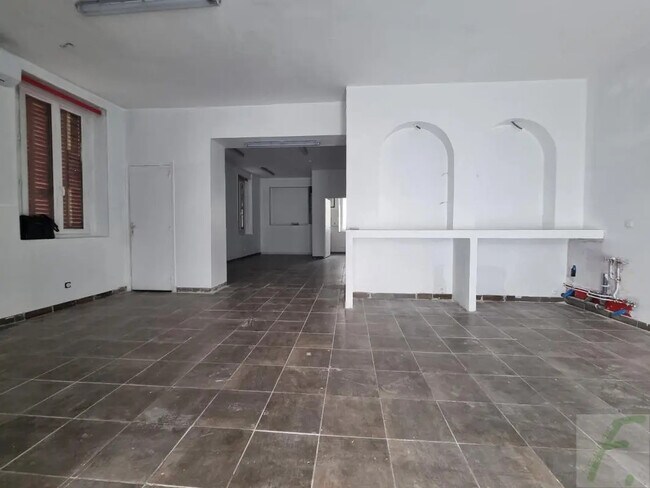 Plus de détails pour Local commercial à vendre