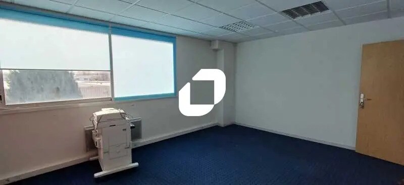 Bureau dans Ecquevilly à louer - Photo de l’immeuble – Image 3 sur 8