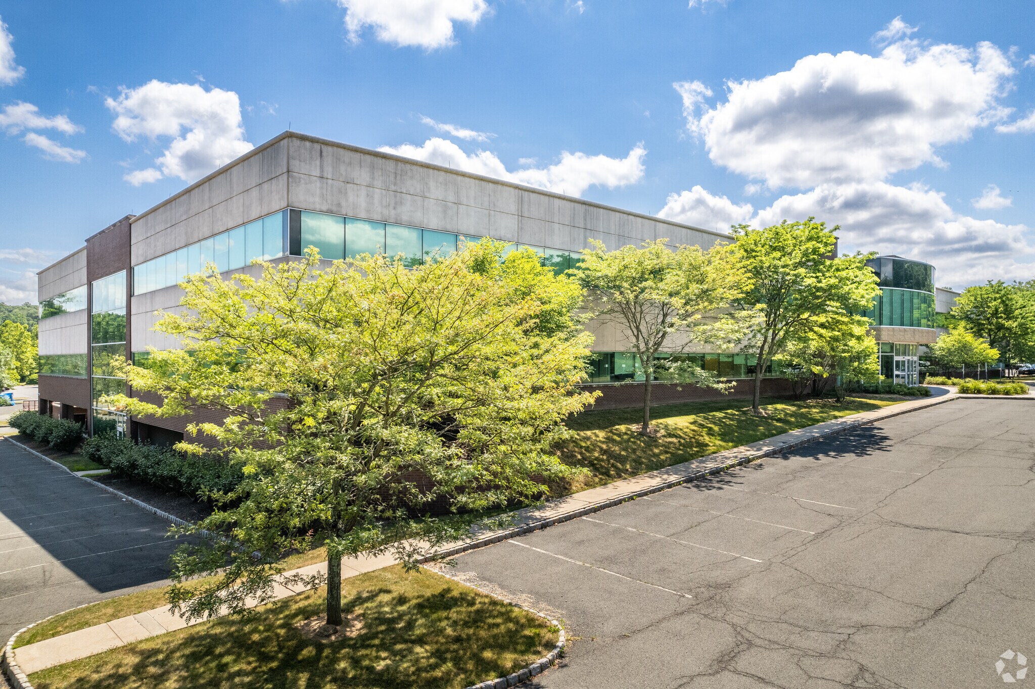 33 Technology Dr, Warren, NJ à louer Photo de l’immeuble– Image 1 sur 7