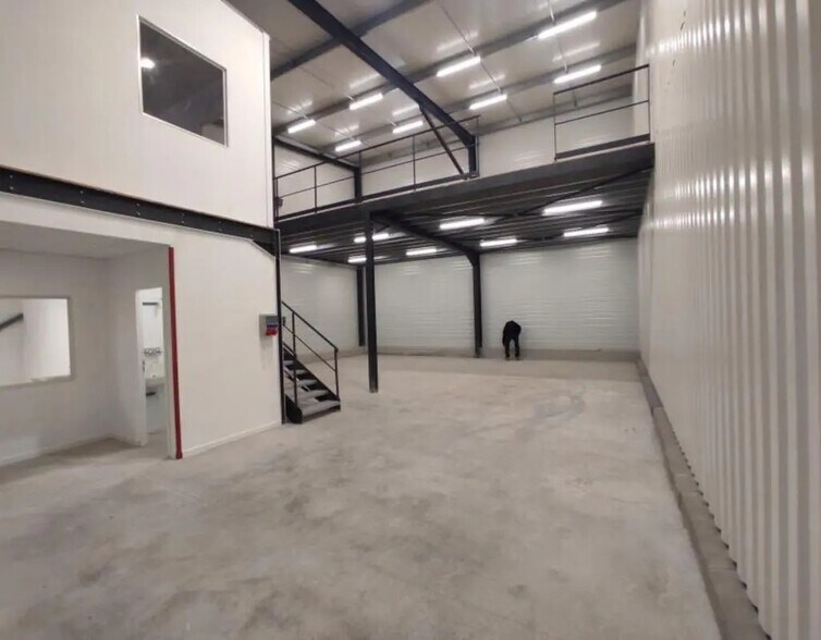 Local d’activités dans Vendargues à louer - Photo intérieure – Image 2 sur 17