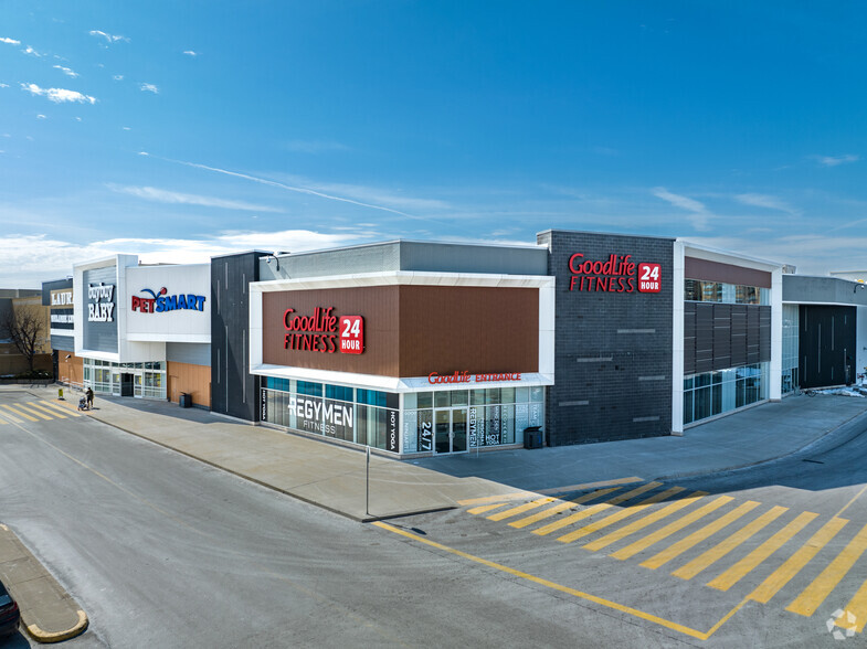 240 Leighland Ave, Oakville, ON à louer - Photo de l’immeuble – Image 3 sur 4