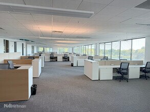 535 E Diehl Rd, Naperville, IL à louer Photo intérieure– Image 2 sur 12