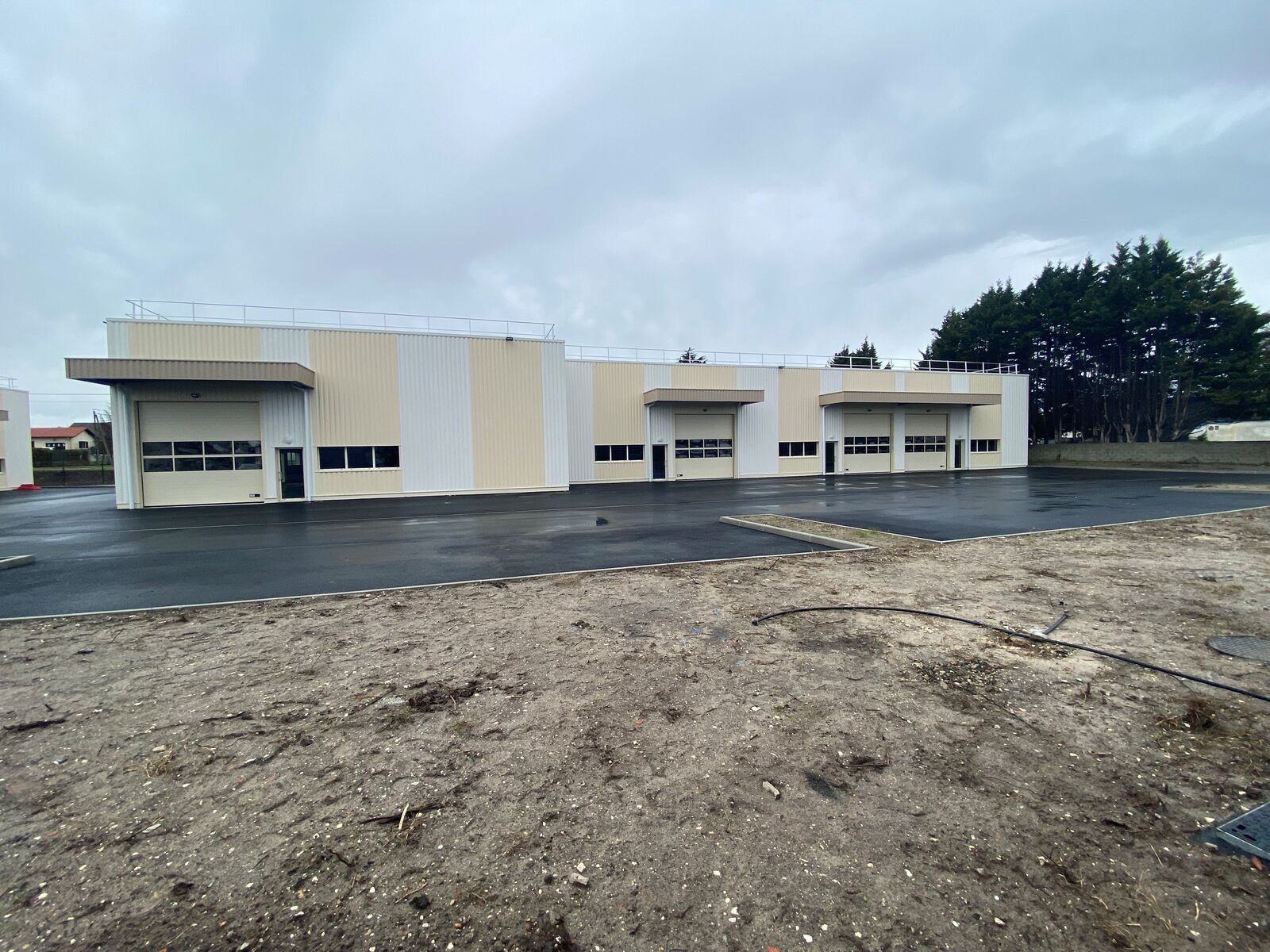 Local d’activités dans Blanquefort à louer Photo de l’immeuble– Image 1 sur 6