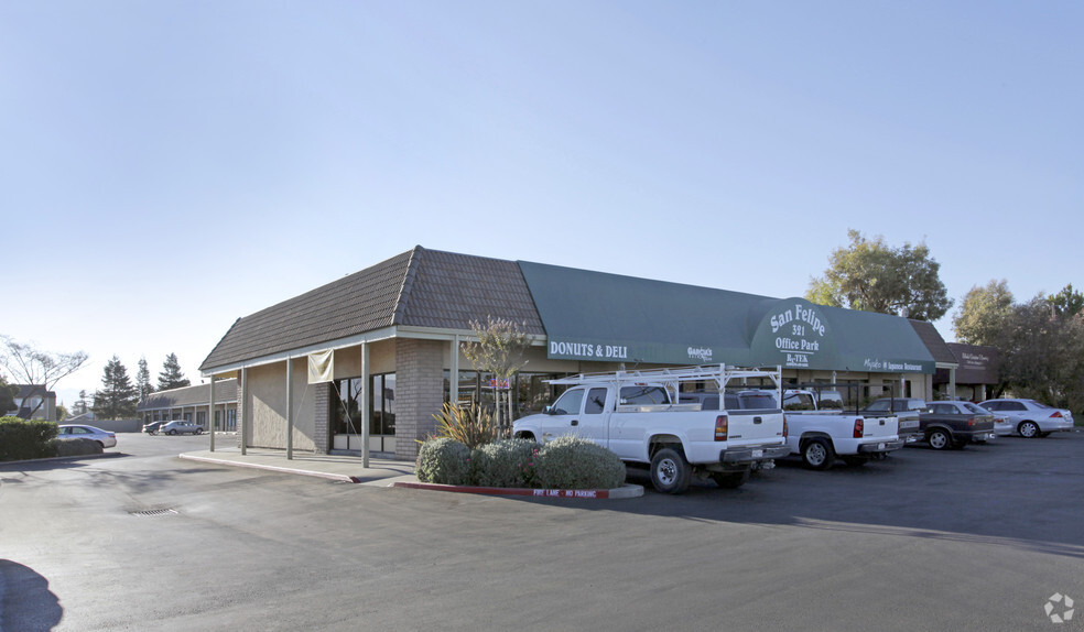 321 San Felipe Rd, Hollister, CA à louer - Photo principale – Image 1 sur 23
