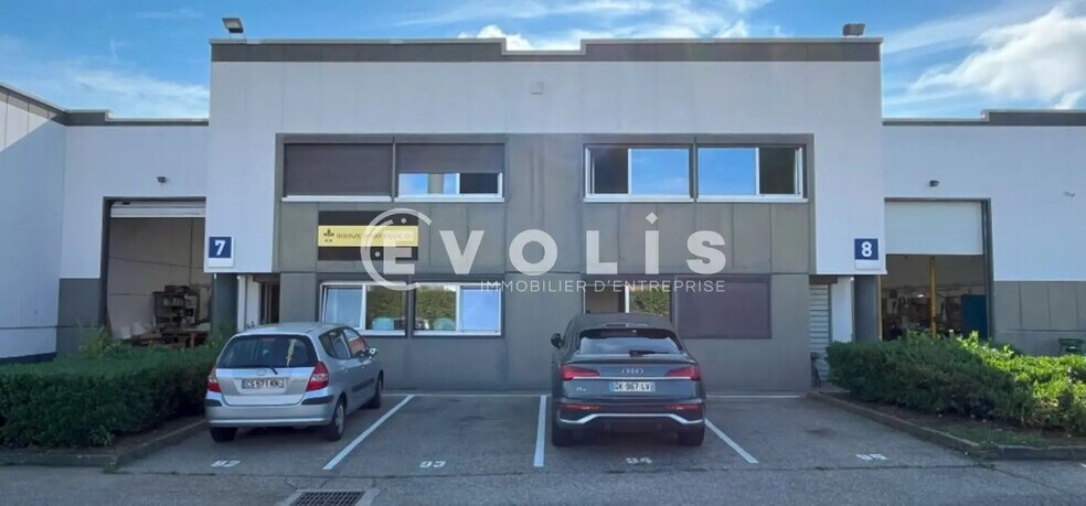 Bureau dans Décines-Charpieu à louer - Photo de l’immeuble – Image 1 sur 16