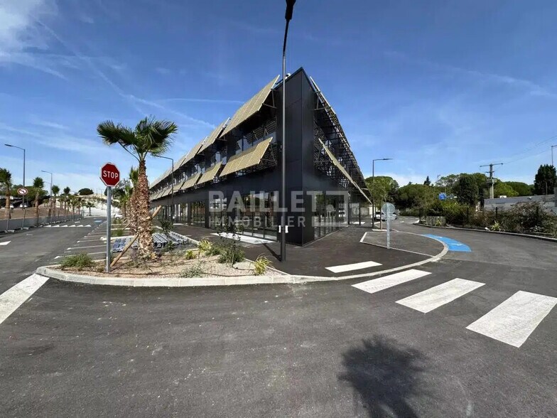 Bureau dans Puget-sur-Argens à vendre - Photo de l’immeuble – Image 2 sur 10