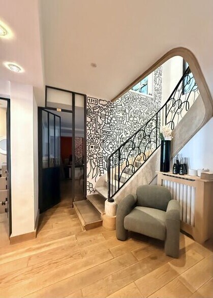 Immeuble residentiel dans Paris à vendre - Photo de l’immeuble – Image 2 sur 13