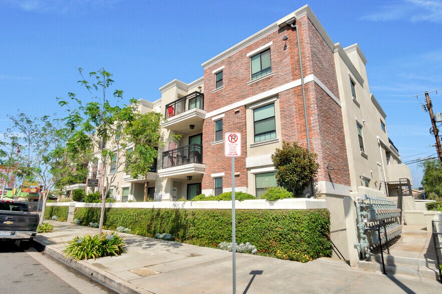10455 Magnolia Blvd, North Hollywood, CA à vendre - Photo de l’immeuble – Image 2 sur 20