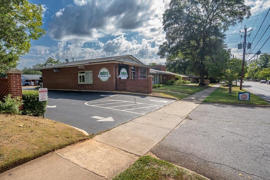 740 Prince Ave, Athens, GA à louer - Photo de l’immeuble – Image 2 sur 10