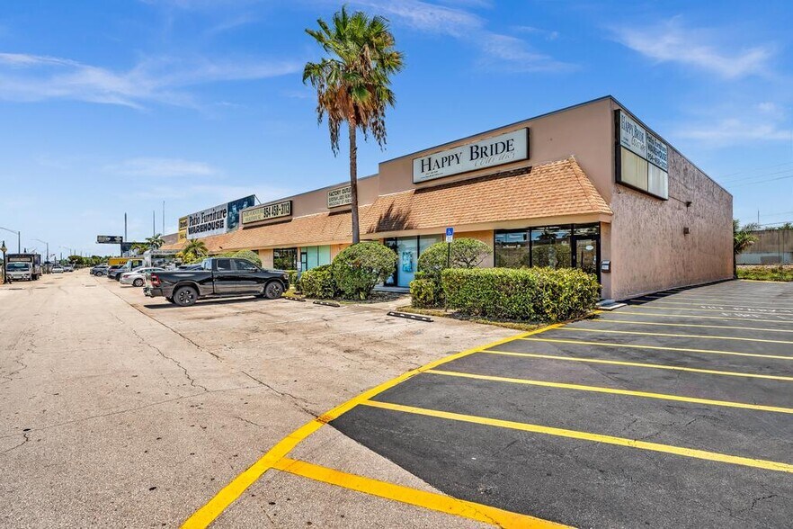 2930 SW 30th Ave, Pembroke Park, FL à louer - Photo de l’immeuble – Image 2 sur 18