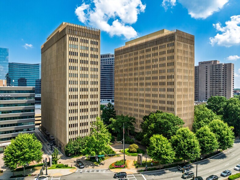 3400 Peachtree Rd NE, Atlanta, GA à louer - Photo de l’immeuble – Image 1 sur 11