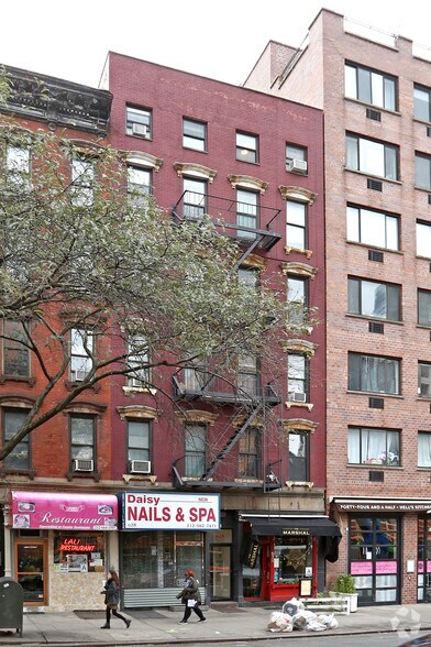 628 Tenth Ave, New York, NY à louer - Photo de l’immeuble – Image 2 sur 6