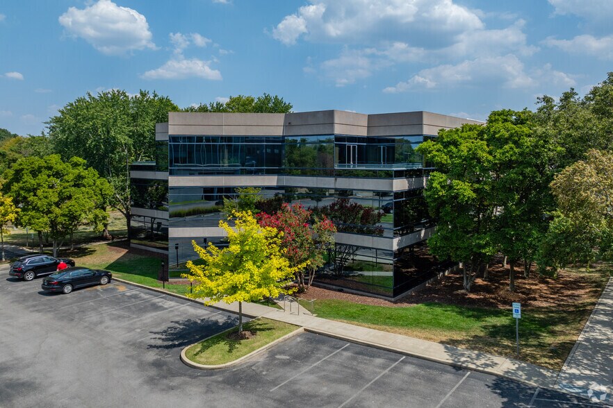 1 Burton Hills Blvd, Nashville, TN à louer - Photo principale – Image 1 sur 13