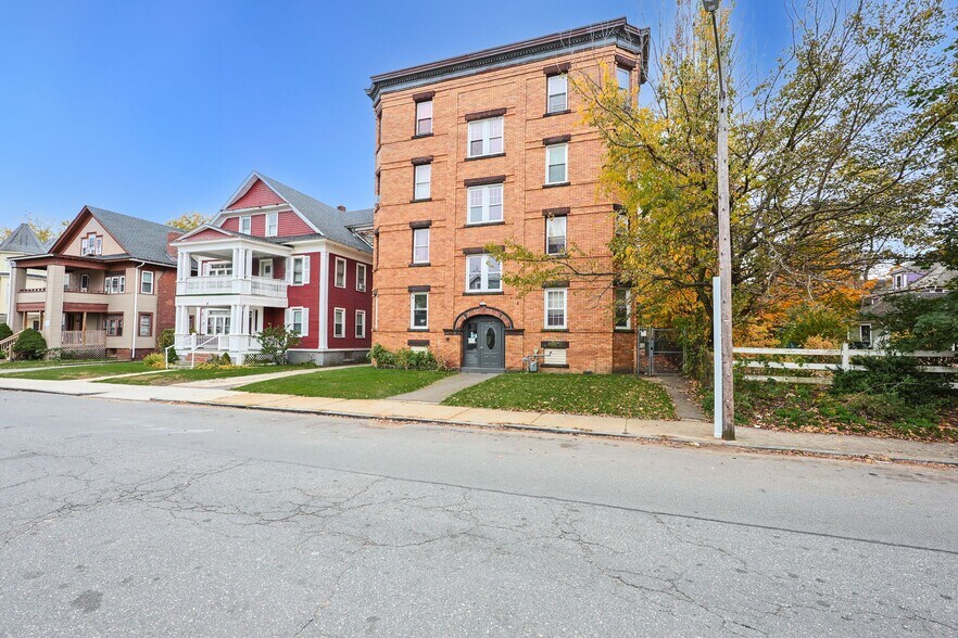 19 Warner St, Springfield, MA à vendre - Photo de l’immeuble – Image 3 sur 10