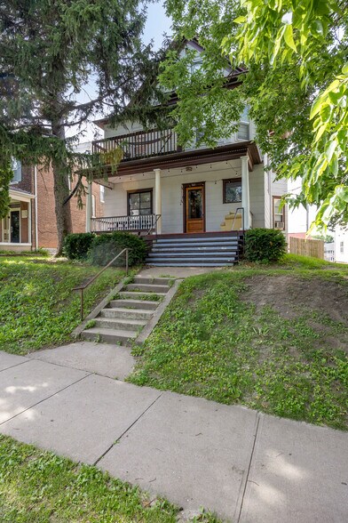 521 E College St, Iowa City, IA à vendre - Photo de l’immeuble – Image 2 sur 5