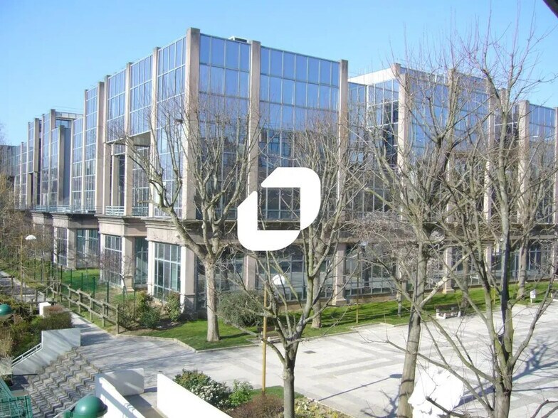 Bureau dans Neuilly-Plaisance à louer - Photo de l’immeuble – Image 1 sur 9