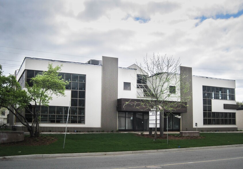 1770 Woodward Dr, Ottawa, ON à louer - Photo de l’immeuble – Image 2 sur 4