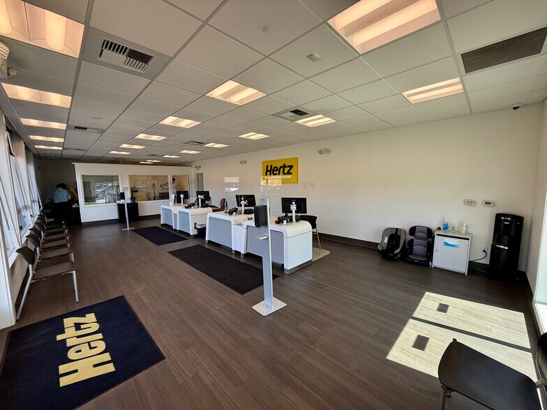 933 Francisco Blvd E, San Rafael, CA à louer - Photo de l’immeuble – Image 3 sur 9