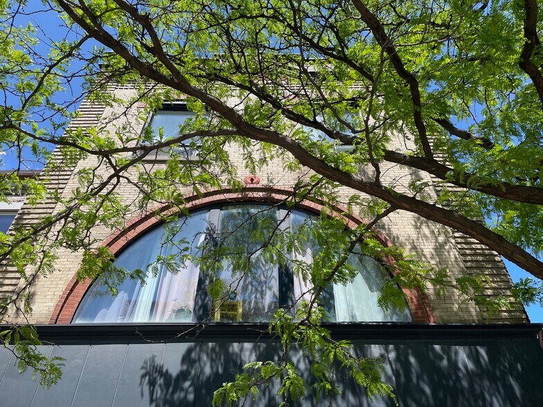 4363 Rue Saint-Denis, Montréal, QC à louer - Photo de l’immeuble – Image 2 sur 18