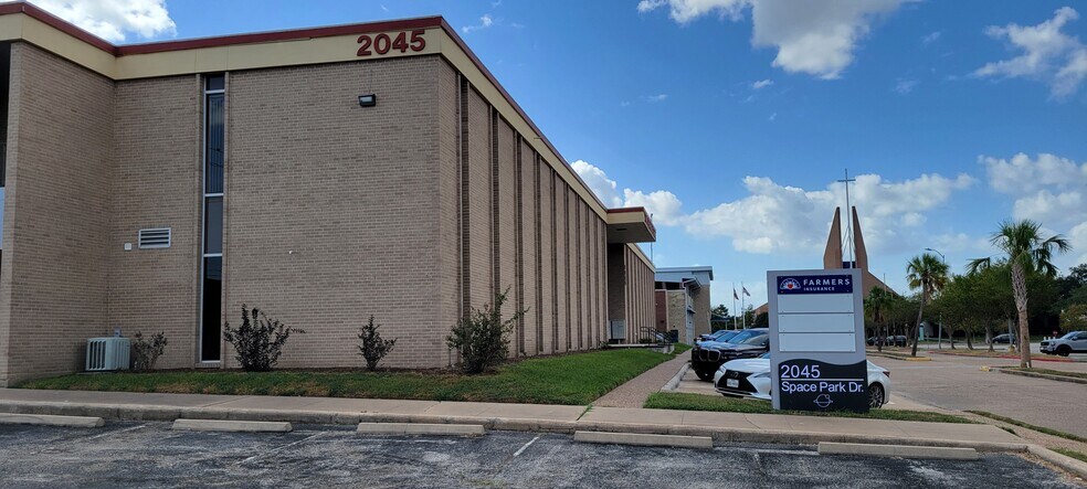 2045 Space Park Dr, Houston, TX à louer - Photo de l’immeuble – Image 1 sur 9
