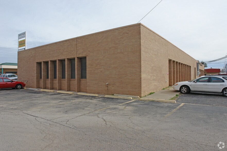 1205-1207 W University Blvd, Odessa, TX à louer - Photo de l’immeuble – Image 2 sur 2