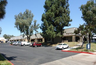 Plus de détails pour 7370 Opportunity Rd, San Diego, CA - Local d'activités à louer