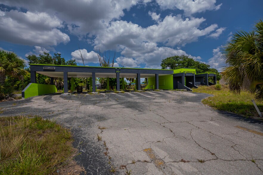 3570 Tamiami Trl, Port Charlotte, FL à vendre - Photo de l’immeuble – Image 3 sur 7