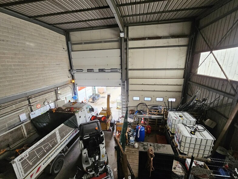Local d’activités dans Champigny-sur-Marne à louer - Photo de l’immeuble – Image 1 sur 17
