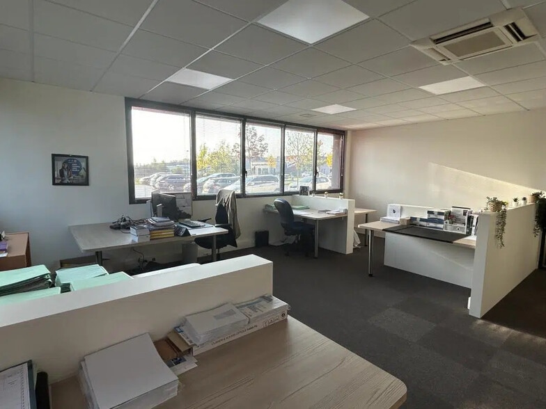 Bureau dans HAUTE-GOULAINE à louer - Photo de l’immeuble – Image 3 sur 5