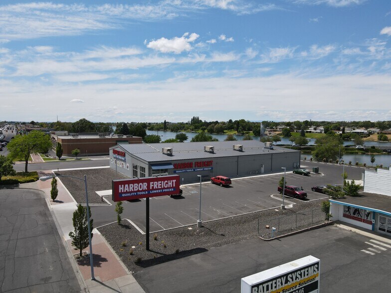 304 E Broadway, Moses Lake, WA à vendre - Photo de l’immeuble – Image 1 sur 4