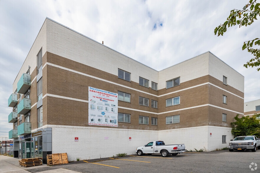 15815 Union Tpke, Fresh Meadows, NY à vendre - Photo de l’immeuble – Image 3 sur 7