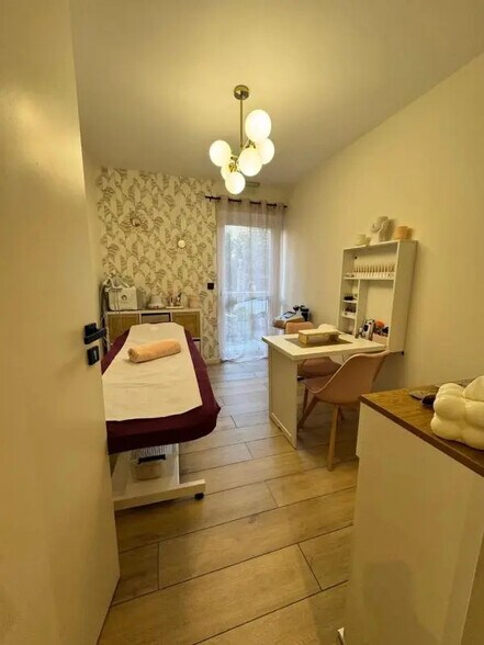 Bureau dans Saint-Laurent-du-Var à louer - Photo de l’immeuble – Image 2 sur 15