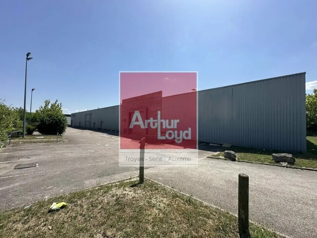 Plus de détails pour Local commercial à louer