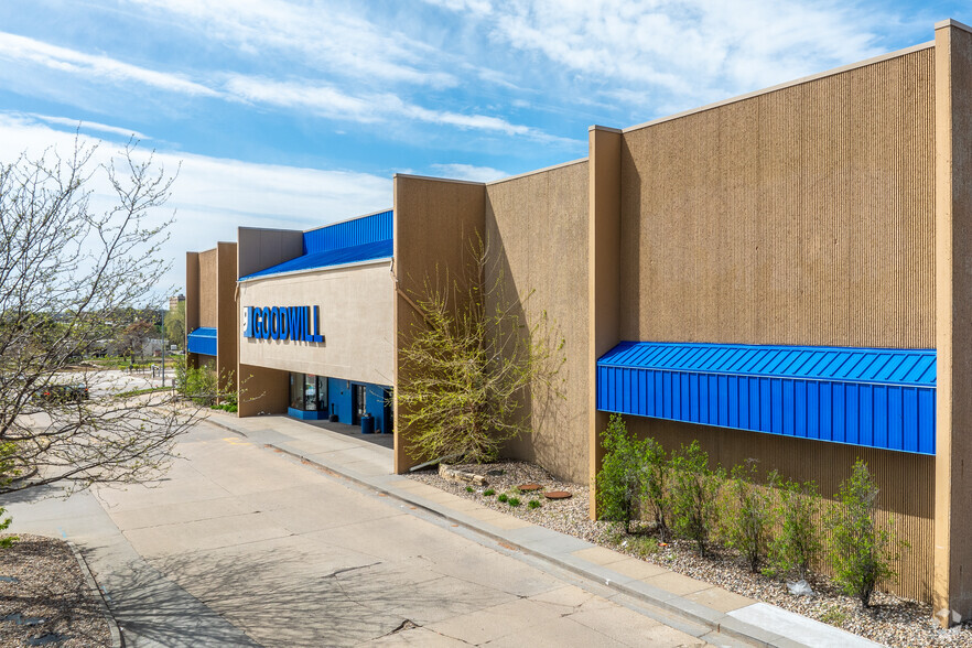 1600 Valley West Dr, West Des Moines, IA à louer - Photo de l’immeuble – Image 3 sur 6
