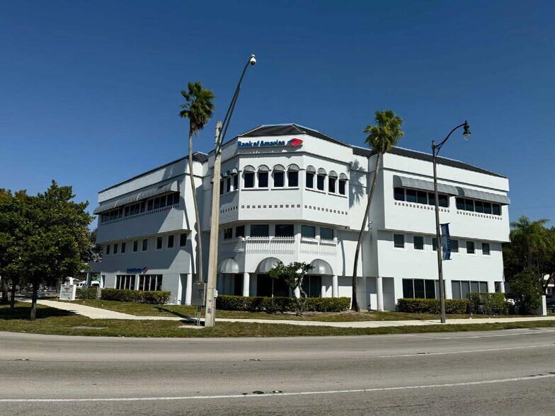 3801 Hollywood Blvd, Hollywood, FL à louer - Photo de l’immeuble – Image 1 sur 16