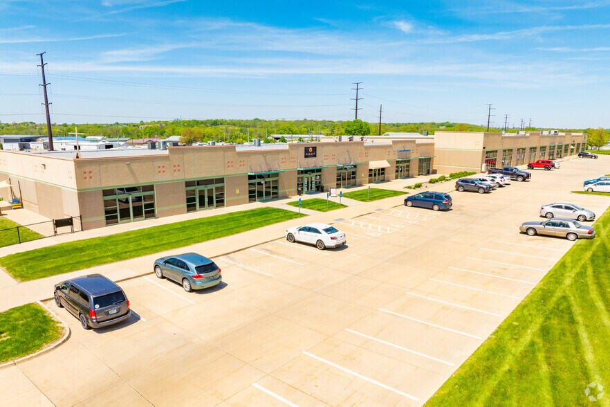 1300 Metro East Dr, Pleasant Hill, IA à louer - Photo de l’immeuble – Image 2 sur 5