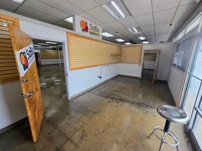5277 N Elston Ave, Chicago, IL à louer Photo intérieure– Image 2 sur 5
