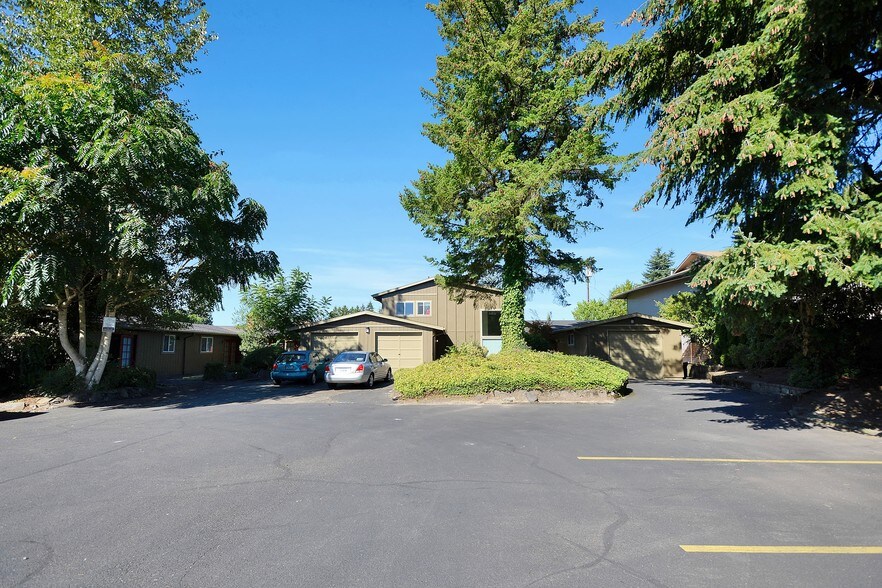 3485 SW 87th Ave, Portland, OR à vendre - Photo principale – Image 1 sur 10