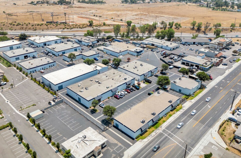 2902-2976 Rubidoux Blvd, Jurupa Valley, CA à louer Photo de l’immeuble– Image 1 sur 11